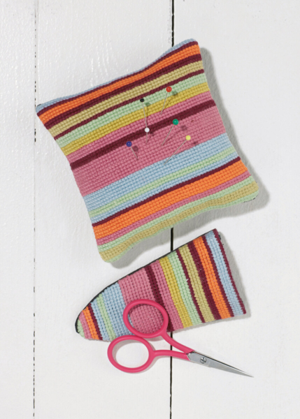 Embroidery Kit Scissors Case in Stripes 8 x 11 cm / 3 x 4 in