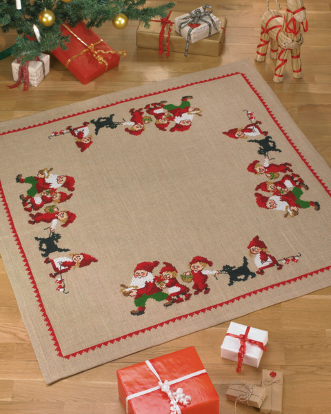 Embroidery Kit Elves / black dog 120 x 120 cm / 47.24 x 47.24 in