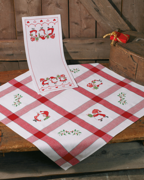 Embroidery Kit Christmas Elves with Gifts 26 x 62 cm / 10 x 24 in