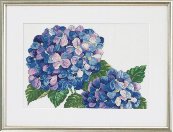 Embroidery Kit Hydrangea R5318 55 x 41 cm / 22 x 16 in