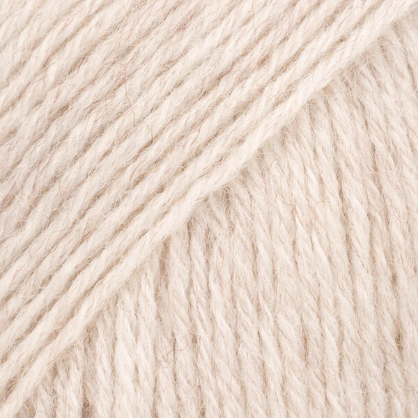 DROPS Fabel Uni Colour 124 White sand