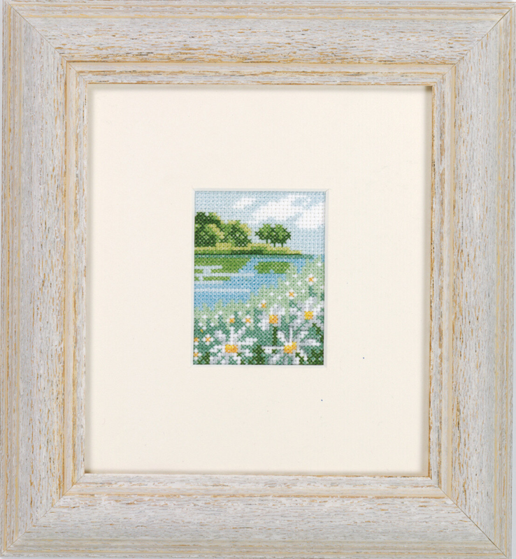 Embroidery Kit Daisy field 6.5 x 5 cm / 2.56 x 1.97 in