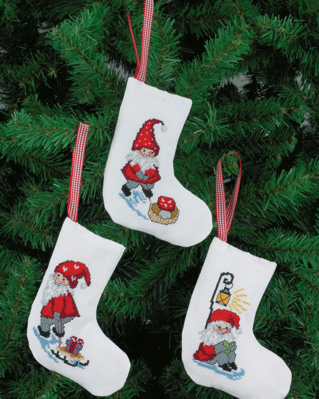 Embroidery Kit Pixie under lantern 12 x 14 cm / 5 x 6 in