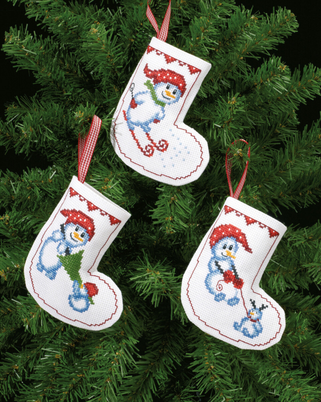 Embroidery Kit Snowmen 11 x 12 cm / 4.33 x 4.72 in