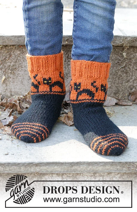 Children 47-29 Spooky Sunset Socks by DROPS Design — 2