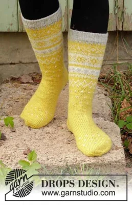 193-9 Lemon Pie Socks by DROPS Design
