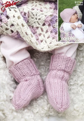 91744 Baby socks and hat