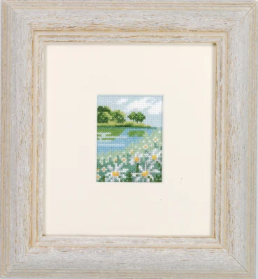 Embroidery Kit Daisy field 6.5 x 5 cm / 2.56 x 1.97 in